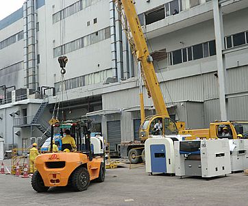 精密防爆空調(diào)搬運